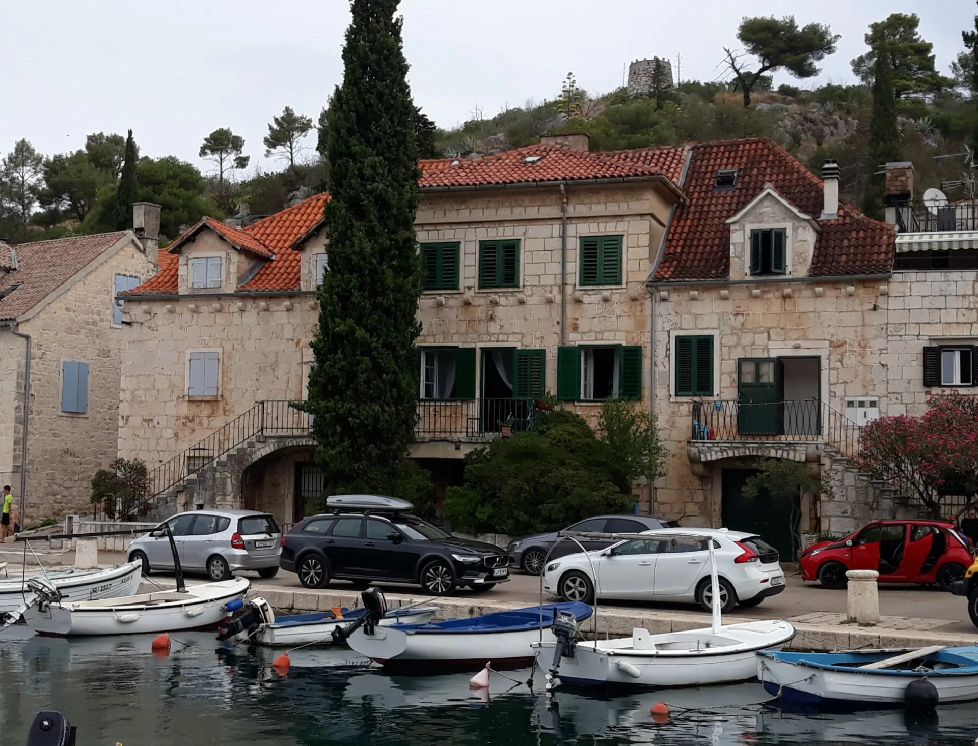 Kuća Vladimira Nazora na obali Bobovišća na moru