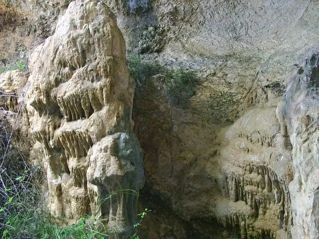Stalagmit u špilji Kopačina