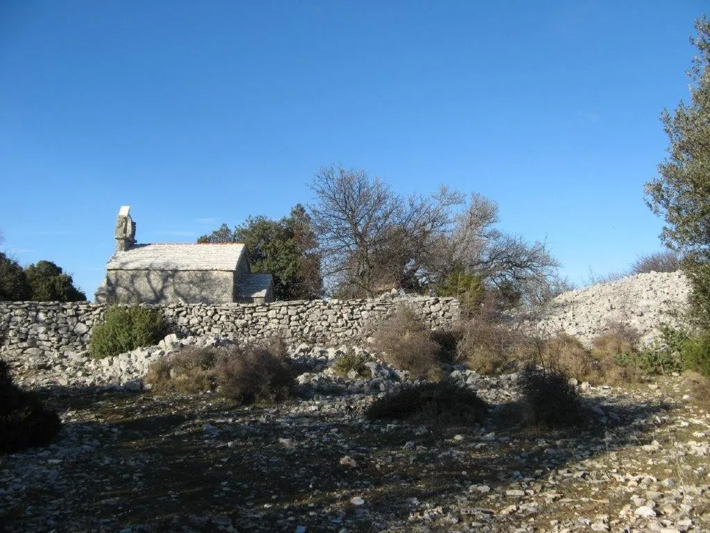 Crkva sv. Mihovila u Gornjem Humcu