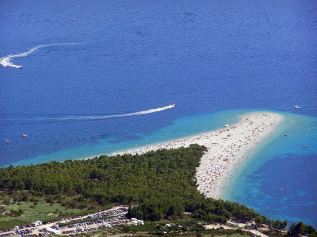 Zlatni rat viđen s Vidove gore