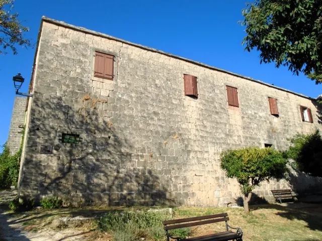 Kameno pročelje kaštela Cerinić