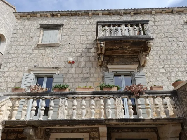 Kameni balkon galerijske palače